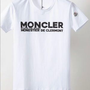 Moncler tshirt men XL but fits like a Large slim fit!